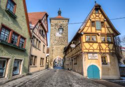 Plonlein e Torre Siebers a Rothenburg ob der Tauber, Germania - Il cuore della città bavarese ospita la Plonlein, termine che deriva dal latino e significa piazza piatta. Rappresenta ...