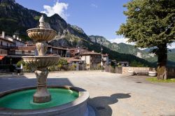 Poffabro, il famoso borgo nel Friuli Venezia Giulia, nel territorio del comune di Frisanco - Copyright Turismo FVG