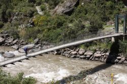 Ponte sull'Inca Trail, Perù - Fra gli scenari proposti dal sentiero che porta sino al sito archeologico di Machu Picchu vi sono anche ponti da attraversare per raggiungere l'altra ...