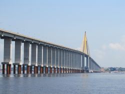 Ponte Rio Negro a Manaus ,Brasile - © guentermanaus / Shutterstock.com