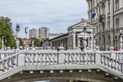 Ponte Triplo sul fiume Ljubljanica, nel centro di Lubiana in Slovenia - © Kiev.Victor / Shutterstock.com 