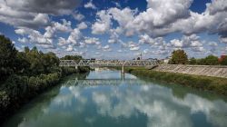 Il ponte ferroviario sul fiume Tagliamento nei pressi di Latisana in Friuli Venezia Giulia - Foto di TurismoFVG - https://www.turismofvg.it/Latisana