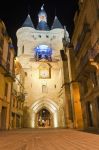 La Porta Grosse Cloche, è uno degli accessi al centro storico di Bordeaux in Francia - © Anibal Trejo / Shutterstock.com