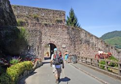 Porta St Jacque inizio cammino di Santiago a Saint Jean Pied de Port - © Pecold / Shutterstock.com