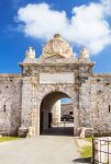 La Fortezza di Isabella II domina La Mola, la penisola che si protende sul mare a nord di Maò, capoluogo di Minorca (Spagna). Costruita a metà '800 per sostituire il Castello ...