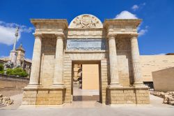 Fotografia della porta sul ponte di Cordova in Andalusia, Spagna - © Jose Ignacio Soto / Shutterstock.com