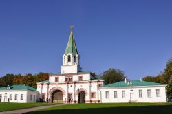Porte di ingresso e Palazzo del Colonnello a Kolomenskoe - © cherry - Fotolia.com