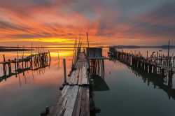 Le palafitte di Porto Carrasqueira vicino a Comporta in Portogallo