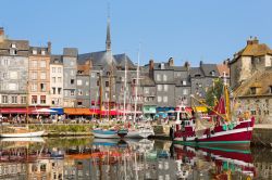 Come in un quadro impressionista il porto vecchio di Honfleur - © SergiyN / Shutterstock.com