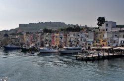 Porto Isola di Procida, visto al mattino