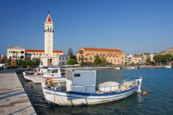 il porto di Zante (Zacinto) dominato dal campanile della chiesa, in tipico stile Veneziano. Zante in Grecia è anche famosa per aver dato i natali al poeta italiano, di famiglia veneziana, ...