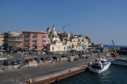Porto di Pozzuoli: uno scorcio del Rione di Terra