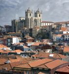 La Cattedrale di Porto, la cosiddetta Sé, svetta sul centro storico, dichiarato Bene Patrimonio dell'Umanità dall'UNESCO © Marafona / Shutterstock.com