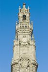 La Torre dos Clérigos, simbolo di Oporto, è in stile Barocco secondo la moda del Settecento, quando fu realizzata. Alta quasi 80 metri, è accesibile mediante una scala di ...