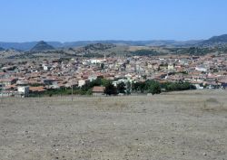 Pozzomaggiore, il panorama visto dalla chiesa campestre di San Pietro, Sardegna nord-occidentale - © Alessionasche1990 - Wikipedia