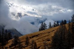 La Thuile all'inizio della stagione invernale, quando la quota neve si mantiene intorno ai 2.000 metri. In ogni caso la località è dotata di un impianto di produzione di bneve ...