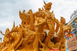 Un'immagine della processione inscenata per il Festival delle Candele di Nakhon Ratchasima - © akekoksomshutter / Shutterstock.com 