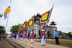 Processione di Pasqua a Ninh Binh, Vietnam: nella provincia vietnamita esistono anche diversi luoghi sacri del cristianesimo, come la cattedrale di Phat Diem, famosa per il suo particolare stile ...