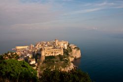 Il Promontorio di Gaeta si prtende nel mare Tirreno, ...