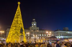 Puerta del Sol a Madrid, nel periodo di Natale ...