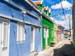 Quartiere storico nel centro di Willemstad a Curacao - © Gail Johnson / Shutterstock.com