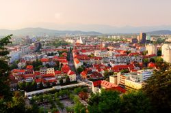 Quartieri moderni nel centro di Lubiana (Ljubljana) in Slovenia - © Tomas Sereda / Shutterstock.com