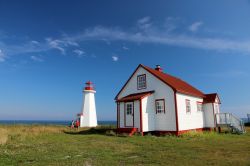 Île au Marteau, Quebec. Il faro di questa piccola isola nel Mingan Archipelago National Park Reserve in Canada (Regione Duplessis) - © Le Québec maritime / Éric ...