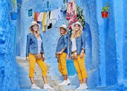 Le ragazze di Donnavventura  a Chefchaouen, all'interno della medina blu più famosa del Marocco - © DONNAVVENTURA® 2014 - Tutti i diritti riservati - All rights reserved ...