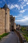 Carcassonne, Francia meridionale: il borgo medievale dichiarato Patrimonio dell'Umanità dall'UNESCO regala belle passeggiate panoramiche lungo le antiche mura - © Paul Palau ...