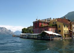 Uno dei ristoranti sul Lago di Garda, Malcesine - A chi si reca a Malcesine per un tour alla scoperta di bellezze paesaggistiche e attrattive culturali, consigliamo anche di assaporarne le specialità ...