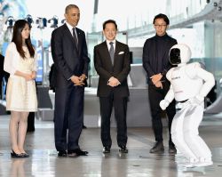 Il Robot Asimo, costruito dalla Honda, si trova al museo  Miraikan di Tokyo. Nel 2014 fu protagonista di una surreale partita a calcio con il Presidente Usa, Barack Obama