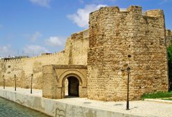 Rocca di Bizerte, il grande forte costiero della Tunisia del nord - © Gelia / Shutterstock.com