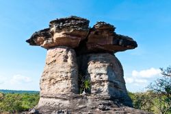 Rocce erose nei pressi di Ubon Ratchathani, Thailandia  - Conosciuta a livello turistico per la sua biodiversità e per il perfetto connubio fra natura e cultura, questa regione orientale ...