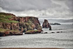 Le rfalesie e le rocce dell'isola di Bressay, vicino alla cittadina di Lerwick. Siamo nell'aricpelago delle Isole Shetland in Scozia - © Alessandro Colle / Shutterstock.com