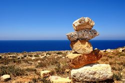 Rocce sul mare di Cala Domestica, nei pressi di Buggerru in Sardegna - © Sfocato / Shutterstock.com