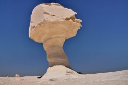 Deserto Bianco, Egitto: Roccia erosa dal vento