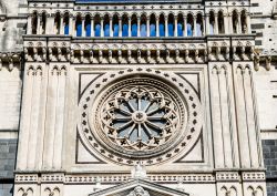 Il rosone del Duomo della città di Acireale a Catania, Sicilia - © Nikiforov Alexander / Shutterstock.com