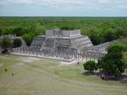 Le imponenti rovine archeologiche Maya di Chiche Itza: il sito è una delle mete più gettonate delle escursioni dalla Rivera Maya, con migliaia di turisti che giungono qui ad ammirare ...