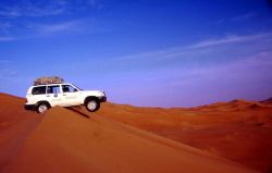 Rub Al Khali in auto nel deserto dell'Oman ...