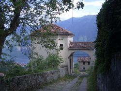 Il Sacro Monte di Ossuccio: la via delle Cappelle - © Laurom - CC BY-SA 3.0 - Wikipedia