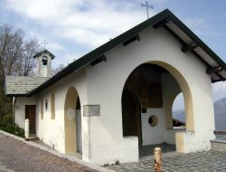 La Chiesa di Santa Rita a Brunate - Il Santuario dedicato alla Santa da Cascia si trova in località CAO. Il particolare nome di quest frazione deriva da Club Alpino Operaio - © Swiss79 ...