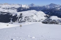 Panorama innevato a Corvara, Val Badia - Per ...