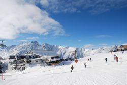 Sciare a Ischgl in Austria. Per i più esperti sono disponibili 11 piste nere, piste a cunette e  tracciati di gara - © vitma / Shutterstock.com