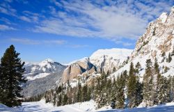 Sciare a Selva di Val Gardena, tra le montagne del Trentino Alto Adige - © nikolpetr / Shutterstock.com