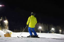 Sciatore in notturna, davanti al Pian del Crep in Val di Zoldo - © Michela Garosi / TheTraveLover.com