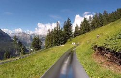 Lo spettacolare scivolo di Kandersteg una delle attrazioni più divertenti della Svizzera