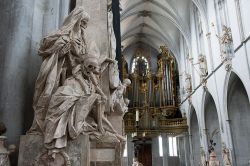 Scultura all'nterno della cattedrale di Salem (Munster) in Germania