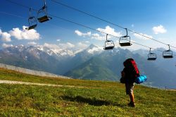 Seggiovia sulla Kitzbuheler Alpen con panorama ...