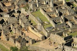 Fotografia aerea del sito archeologico di Machu Picchu, Perù  - Patrimonio mondiale dell'Unesco, questa fortezza andina si trova a circa 2430 metri sul livello del mare. Le rovine ...