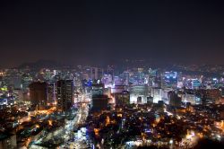 La splendida skyline di Seul (Seoul by night) la capitale della Korea del Sud - © Mika Heittola / Shutterstock.com